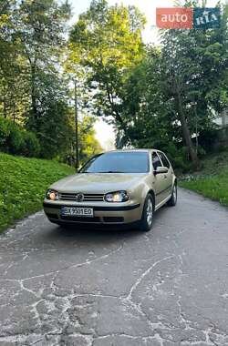Хэтчбек Volkswagen Golf 2001 в Остроге