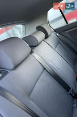 Хэтчбек Volkswagen Golf 2005 в 