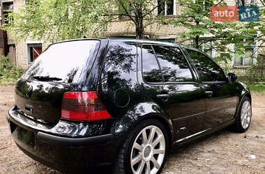 Хэтчбек Volkswagen Golf 2002 в 