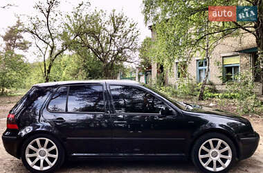 Хэтчбек Volkswagen Golf 2002 в 