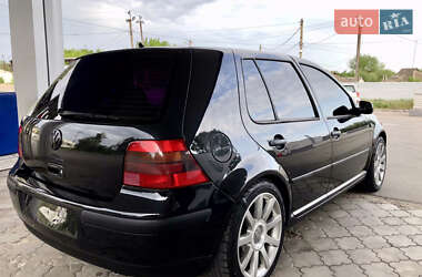 Хэтчбек Volkswagen Golf 2002 в 
