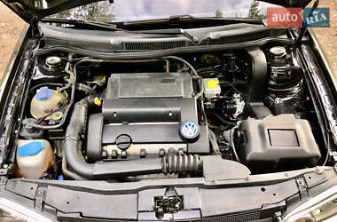 Хэтчбек Volkswagen Golf 2002 в 