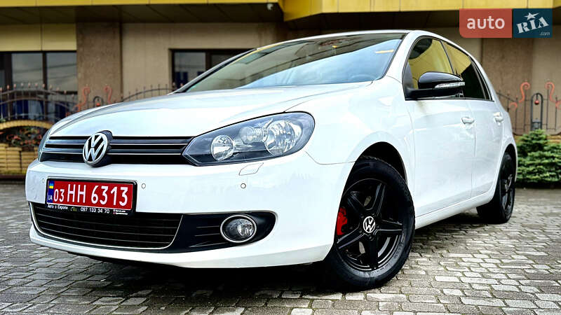 Хэтчбек Volkswagen Golf 2012 в 