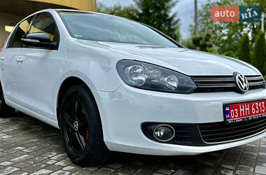 Хэтчбек Volkswagen Golf 2012 в 