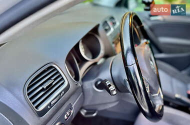 Хэтчбек Volkswagen Golf 2012 в 
