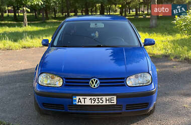 Хетчбек Volkswagen Golf 2000 в 