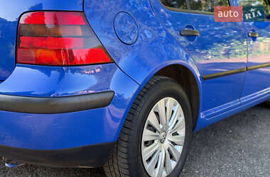 Хетчбек Volkswagen Golf 2000 в 