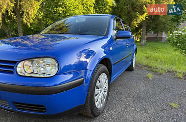 Хетчбек Volkswagen Golf 2000 в 