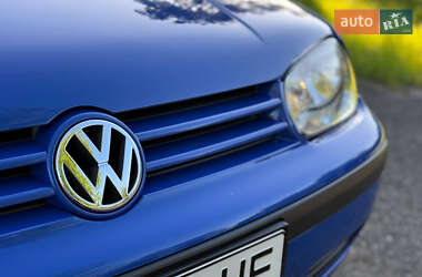 Хетчбек Volkswagen Golf 2000 в 