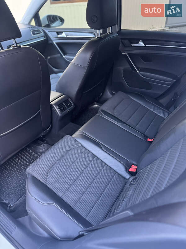 Хетчбек Volkswagen Golf 2013 в Києві