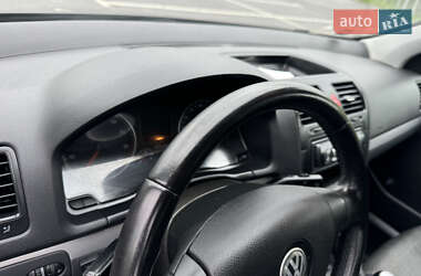 Хэтчбек Volkswagen Golf 2007 в 