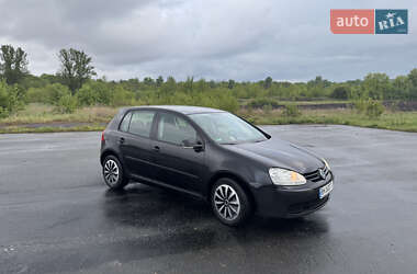 Хэтчбек Volkswagen Golf 2005 в 