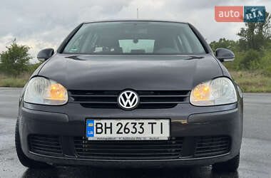 Хэтчбек Volkswagen Golf 2005 в 