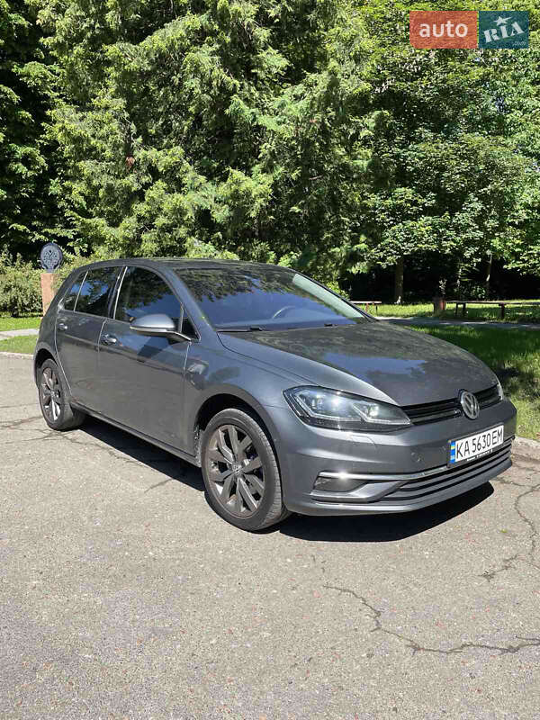 Хетчбек Volkswagen Golf 2020 в 