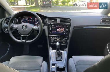Хетчбек Volkswagen Golf 2020 в 
