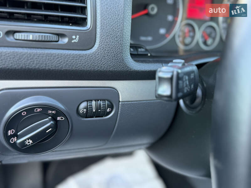 Хэтчбек Volkswagen Golf 2008 в Дрогобыче