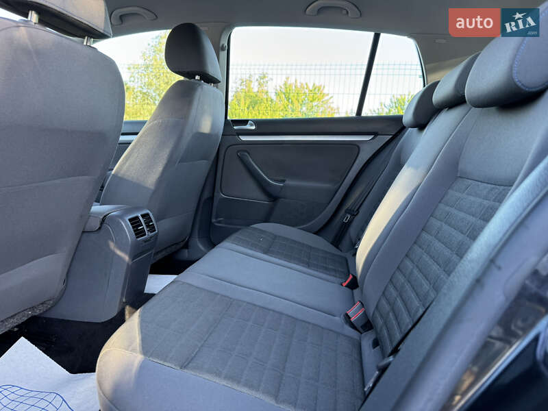 Хэтчбек Volkswagen Golf 2008 в Дрогобыче