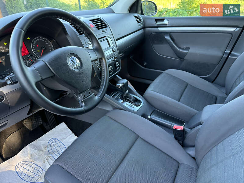 Хэтчбек Volkswagen Golf 2008 в Дрогобыче