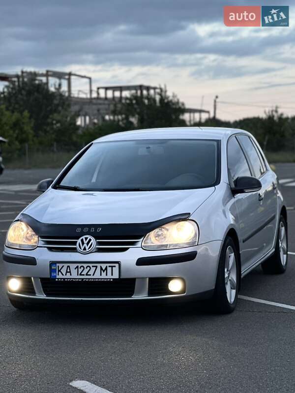 Хэтчбек Volkswagen Golf 2008 в 