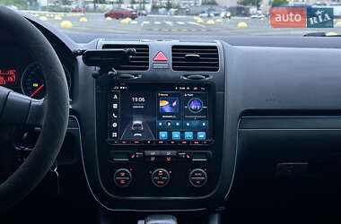 Хэтчбек Volkswagen Golf 2008 в 