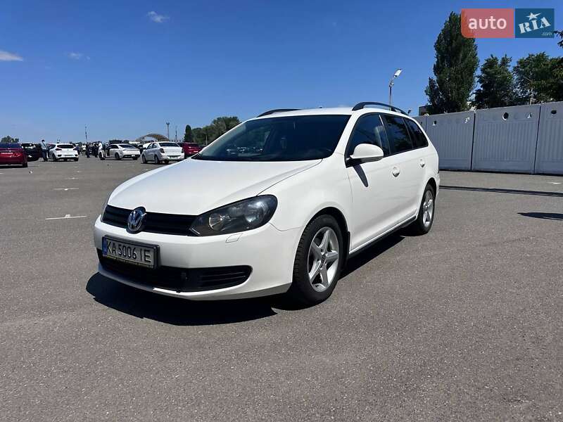 Универсал Volkswagen Golf 2010 в 