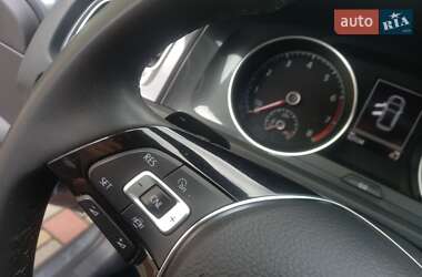 Хэтчбек Volkswagen Golf 2021 в 