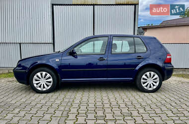 Хэтчбек Volkswagen Golf 2003 в Черновцах