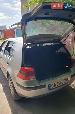 Хэтчбек Volkswagen Golf 2003 в 