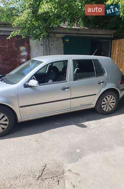 Хэтчбек Volkswagen Golf 2003 в 