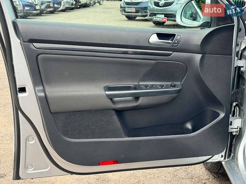 Універсал Volkswagen Golf 2011 в Вінниці