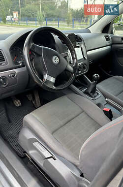 Хетчбек Volkswagen Golf 2006 в 