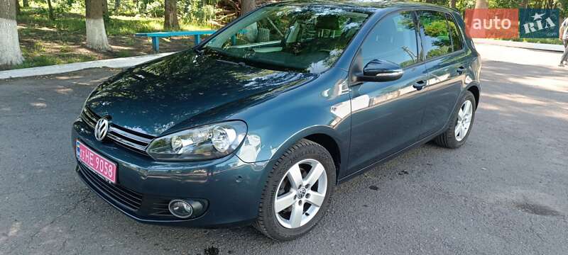 Хетчбек Volkswagen Golf 2010 в 
