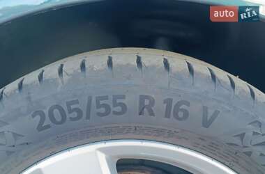 Хетчбек Volkswagen Golf 2010 в 