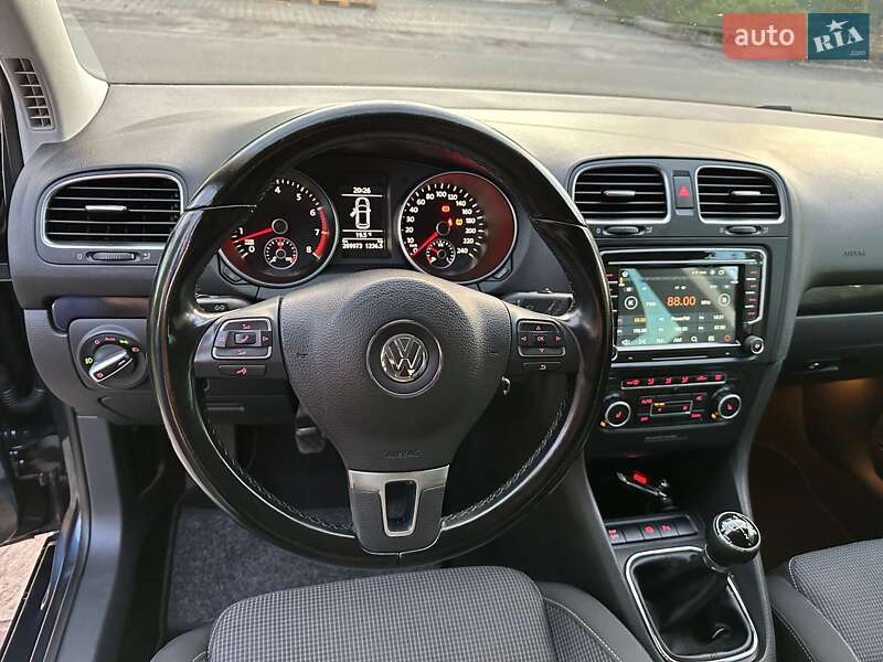 Хэтчбек Volkswagen Golf 2009 в Днепре