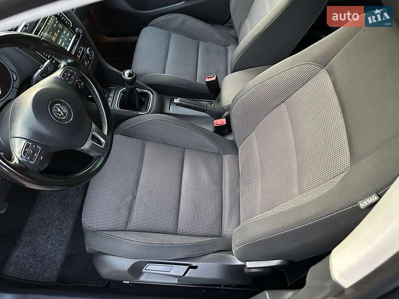 Хэтчбек Volkswagen Golf 2009 в Днепре