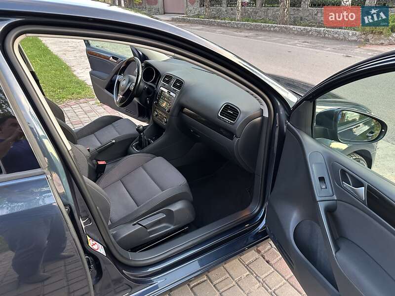 Хэтчбек Volkswagen Golf 2009 в Днепре