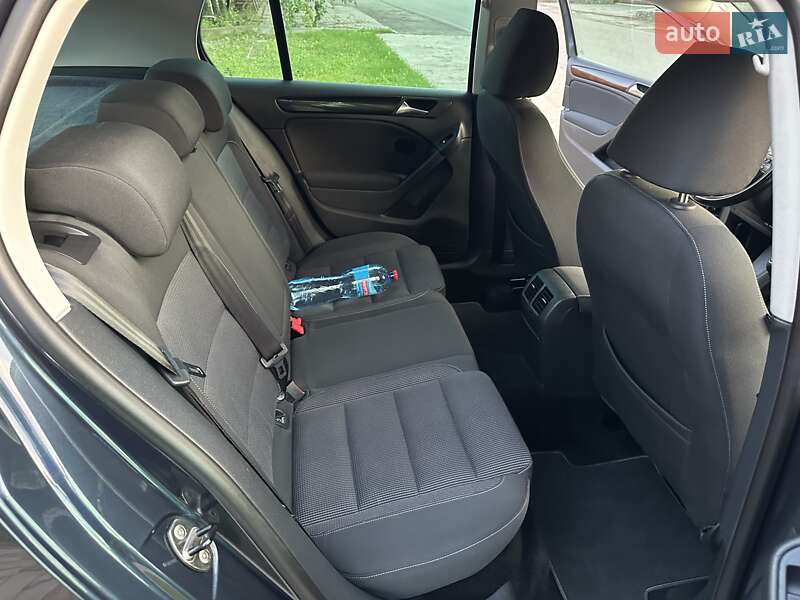 Хэтчбек Volkswagen Golf 2009 в Днепре