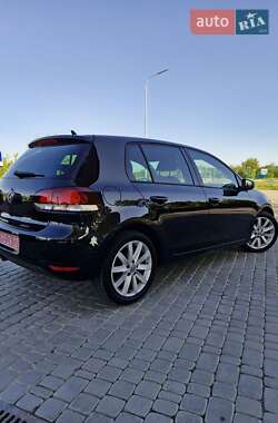 Хэтчбек Volkswagen Golf 2010 в 
