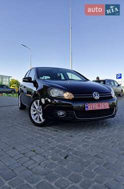 Хэтчбек Volkswagen Golf 2010 в 