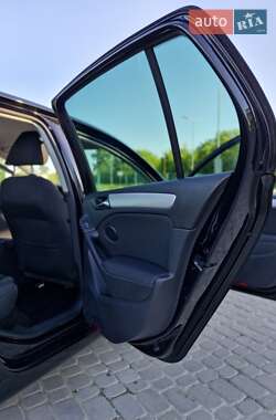 Хэтчбек Volkswagen Golf 2010 в 