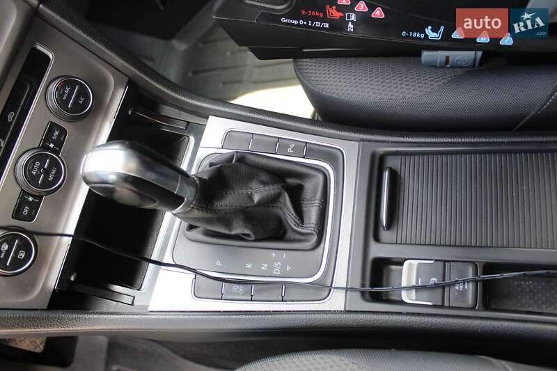 Універсал Volkswagen Golf 2015 в Житомирі