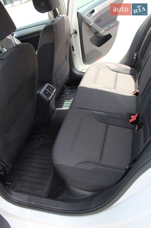 Універсал Volkswagen Golf 2015 в Житомирі