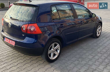 Хэтчбек Volkswagen Golf 2005 в Луцке