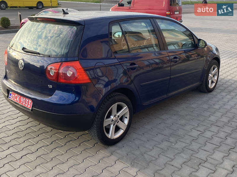 Хетчбек Volkswagen Golf 2005 в 