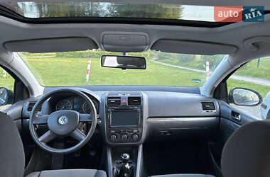 Хетчбек Volkswagen Golf 2005 в 