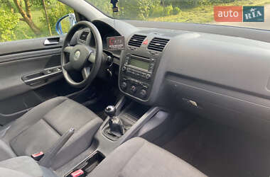 Хетчбек Volkswagen Golf 2005 в 