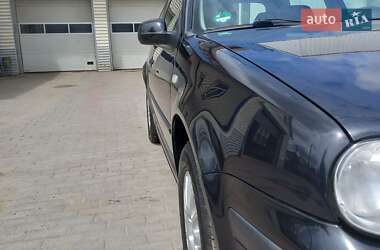 Хэтчбек Volkswagen Golf 2001 в 