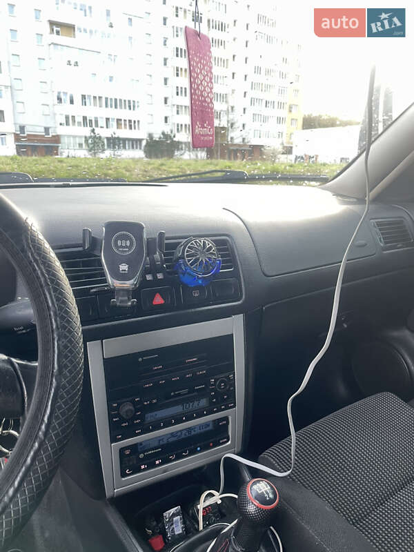 Хэтчбек Volkswagen Golf 1999 в Львове