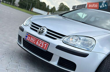 Хэтчбек Volkswagen Golf 2005 в 
