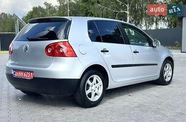 Хэтчбек Volkswagen Golf 2005 в 